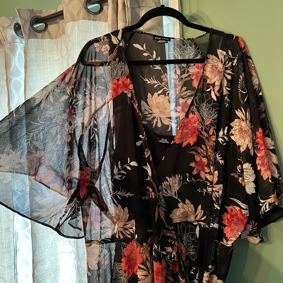 City Chic size 24 wrap dress black with floral pattern. No tags but never worn - Picture 4 of 8